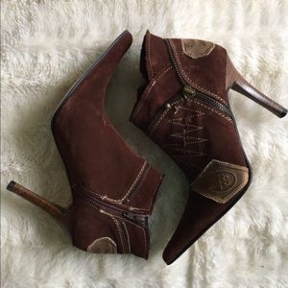 Steve Madden Shoes - Steve Madden Suede Booties ~ Rare!